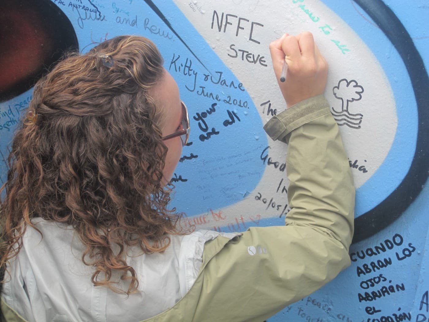 Peace Wall in Belfast-Scarlett 2010