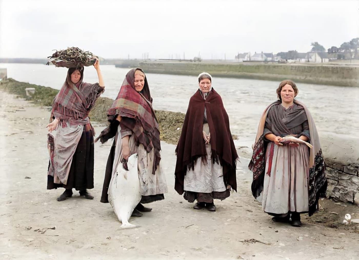 Irish Ladies in Claddagh